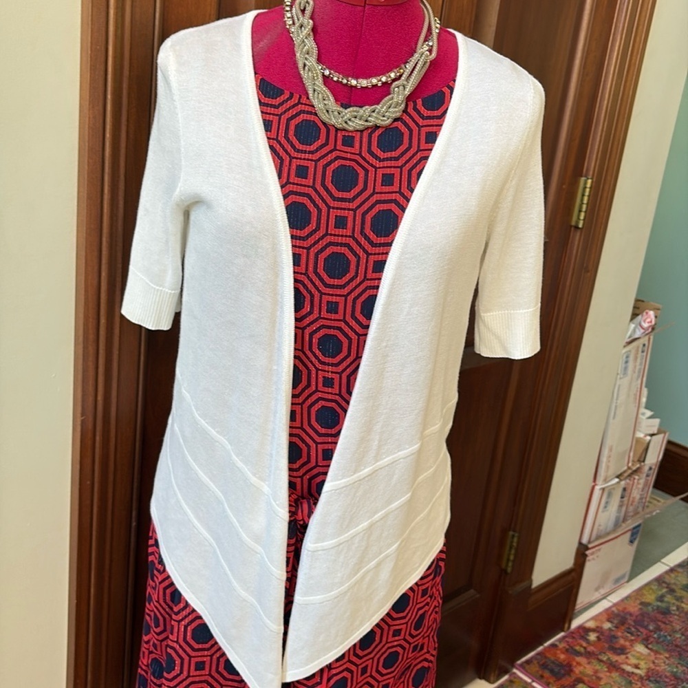 WHBM sweater  shrug wrap  short sleeve  hem angles to point at front  white Sz M
